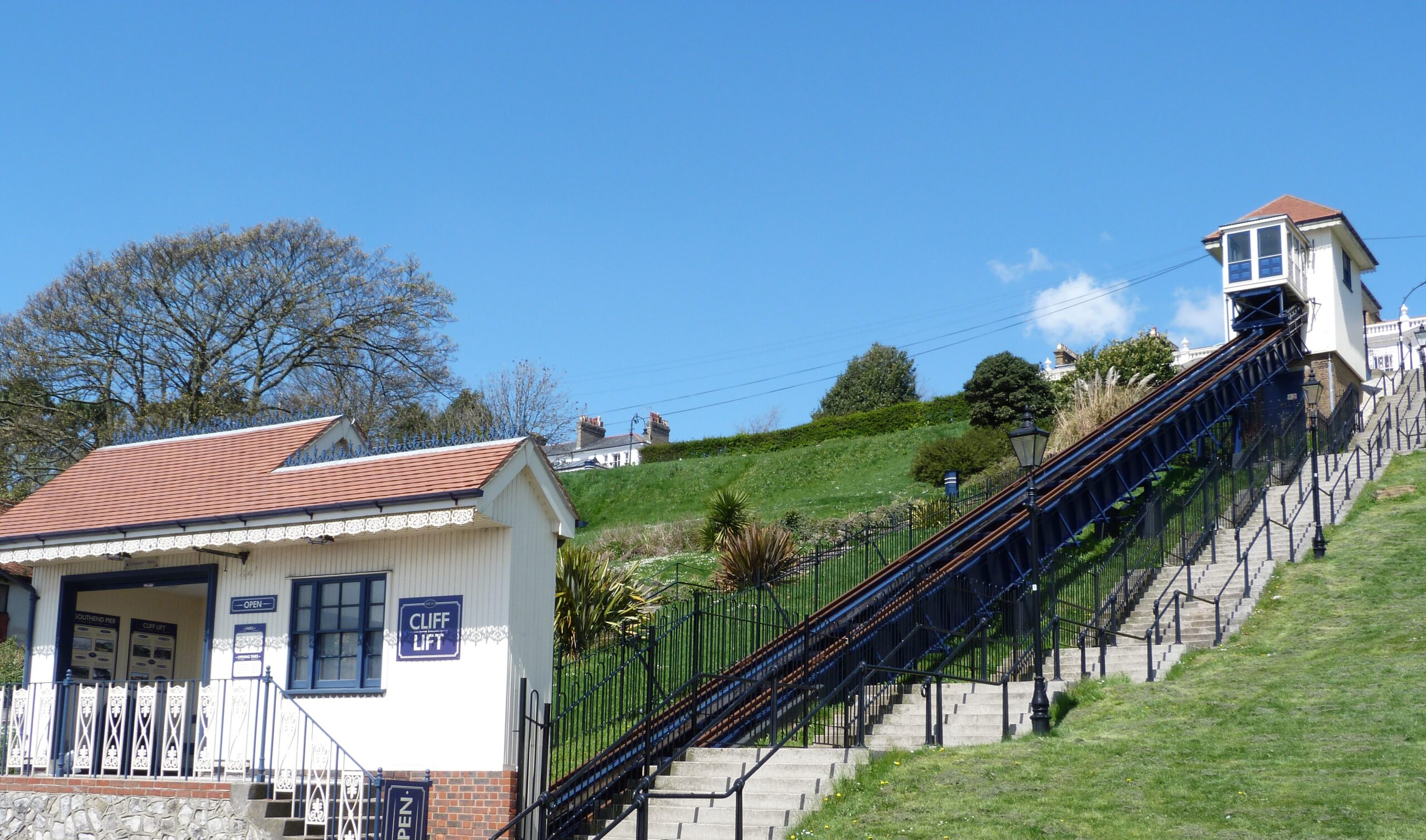 Cliff lift