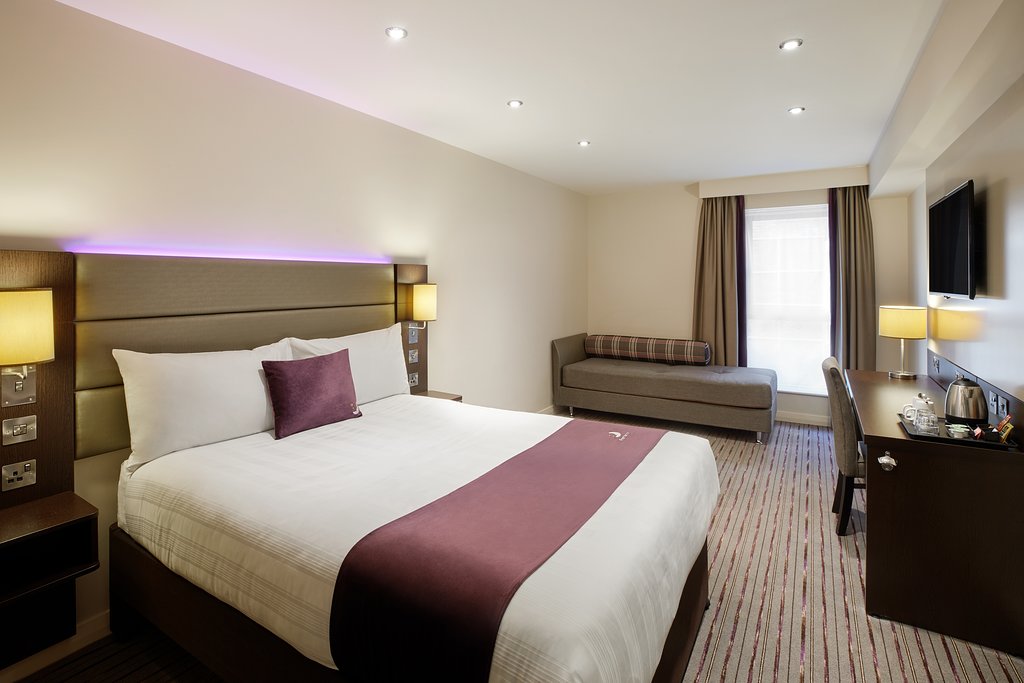 premier-inn-bedroom (1)